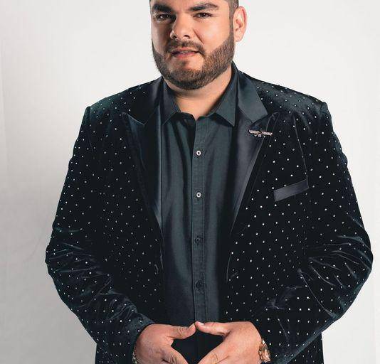 Max Peraza, ocho años de buscar su lugar en la música