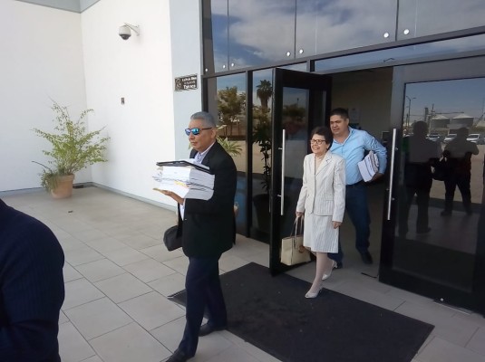 Ex Secretario de Salud, Ernesto Echeverría, no se presenta al inicio de juicio contra Gil Álvarez