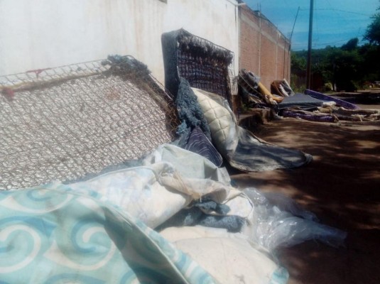 VIDEO Van tres sectores de Culiacán en los que el Gobierno entregó colchones reciclados