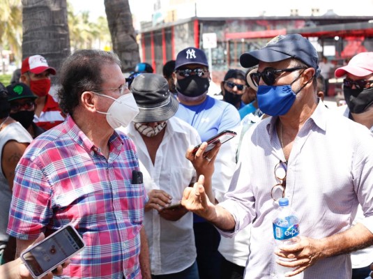 Pescadores levantan plantón en hoteles de Quirino y liberan la Camarón Sábalo en Mazatlán
