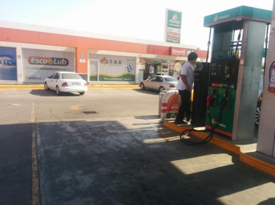 Hieren en asalto a despachador de gasolinera, en Culiacán