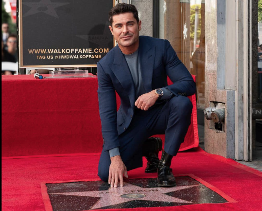 Zac Efron recibe su estrella en el paseo de la fama.