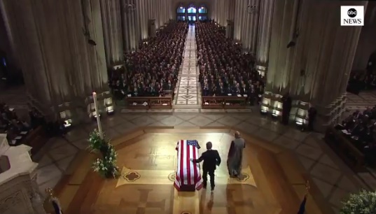 Fue el mejor padre que un hijo pudiera tener, dice George W. Bush en el funeral del ex Presidente de EU