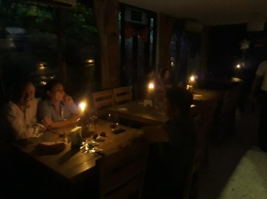 En Culiacán 158 restaurantes apagan la luz en protesta por altas tarifas de la CFE