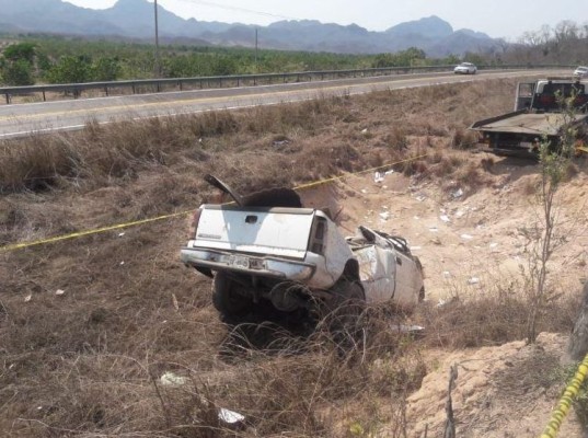 Deja accidente vial un joven muerto y otro herido en la carretera federal México 15