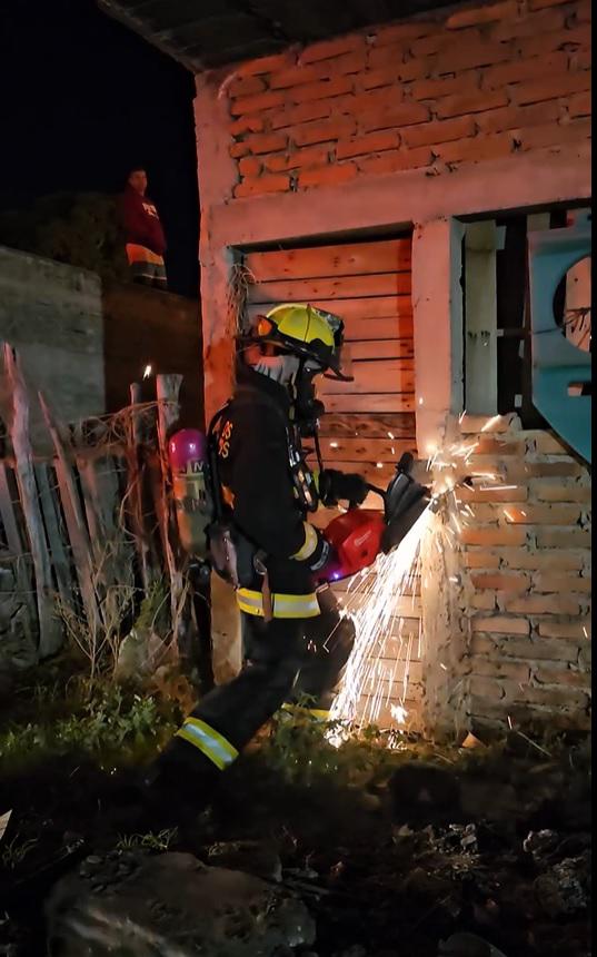 $!Vive Mazatlán otra jornada de incendios que dejan cuantiosos daños materiales