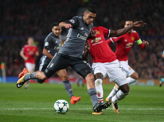 Raúl Jiménez y Benfica, eliminados de Champions tras caer ante el United