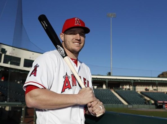 Mike Trout rompe récord en el beisbol.