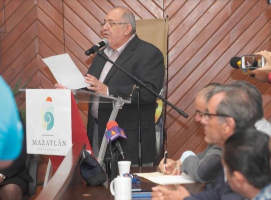 El Alcalde Luis Guillermo “El Químico” Benítez Torres.