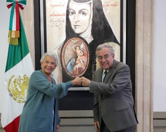 Olga Sánchez Cordero, secretaria de Gobernación, con Rubén Rocha Moya, Gobernador electo de Sinaloa.
