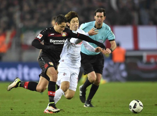 ‘Chicharito’ sigue con su sequía goleadora en empate del Leverkusen