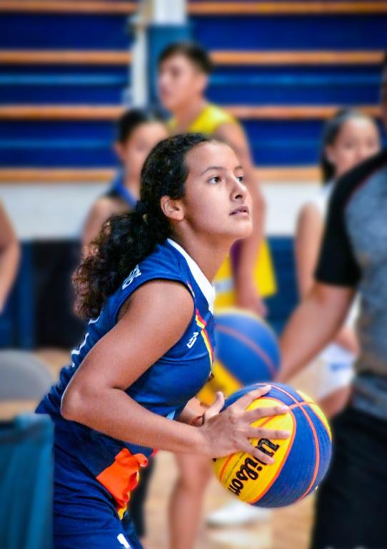 $!Hija del mazatleco Tomás Canizalez recibe invitación de NBA Latinoamérica