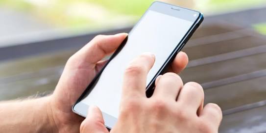 El 72% de los mexicanos usa su celular para evitar interactuar