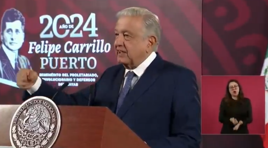 El Presidente de México Andrés Manuel López Obrador defiende su decisión de divultar un teléfono de una periodista en su conferencia matutina.
