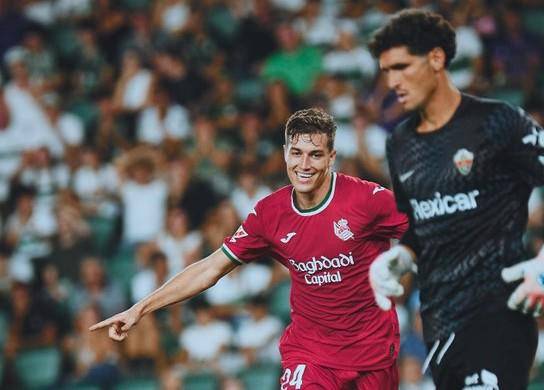 Luka Sucic celebra su gol agónico para que la Real Sociedad sumara el triunfo.