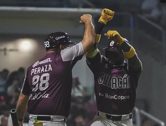 $!Tomateros no puede mantener la ventaja e inicia serie en Nayarit con derrota ante Jaguares