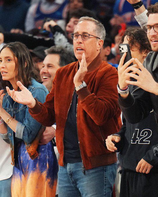 $!Personalidades del espectáculo festejaron con fans victoria de Knicks en el Juego 4