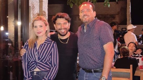 Viven grata velada con música de los 80 y comida regional