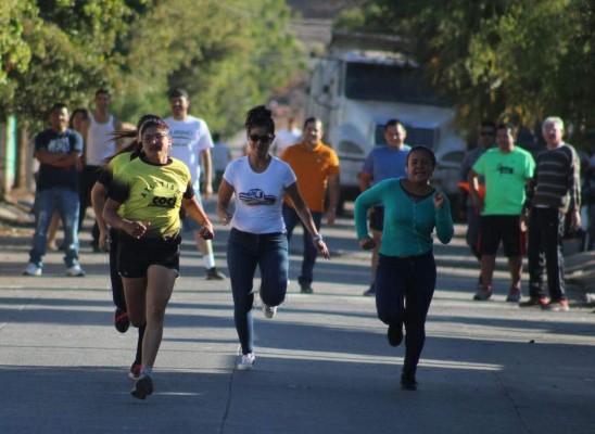 Atletas lucen su velocidad en el Fraccionamiento Santa Teresa