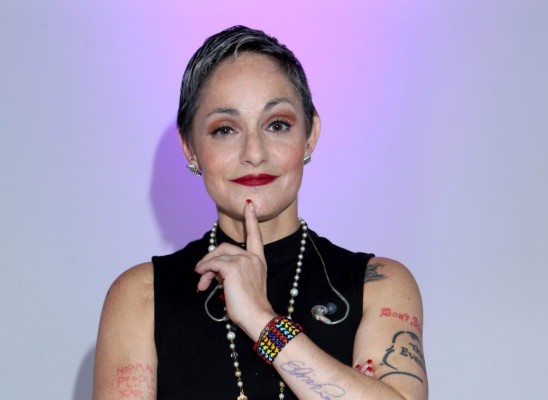 Lola Cortés revela que su hermanastro es el gran amor de su vida