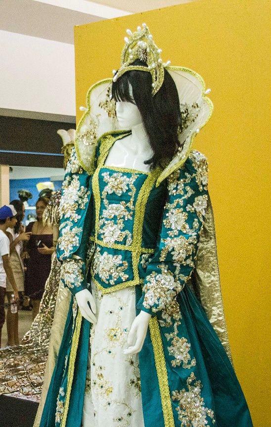 $!Los vestidos son creaciones hechas a mano, bordados minuciosos en lentejuela, chaquira y pedrería fina.