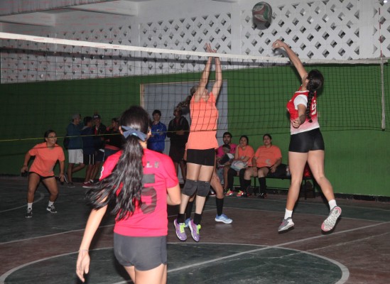 Derrota Playa Sur a Villa Unión y se cuela a la final de la Liga de Voleibol de Sala del IMSS