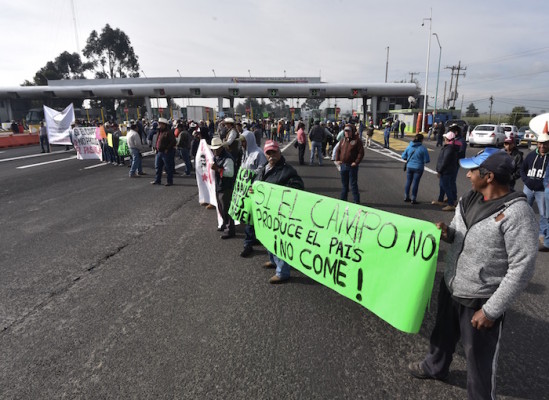 Campesinos retan a la 4-T con bloqueos carreteros en 14 estados