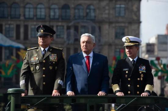 Toallas bordadas, EZLN, narcos: exhiben con hackeo el poder de los militares en México