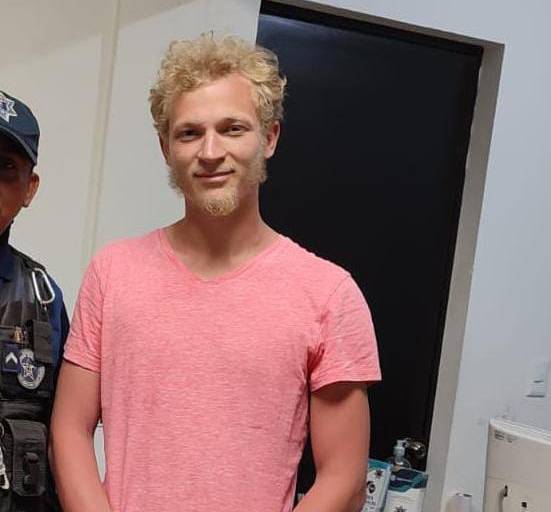 Turista extranjero se encuentra extraviado en Mazatlán; piden colaboración para ubicar a familiares