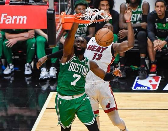 Los Celtics evitaron la barrida al doblegar al Heat en Miami