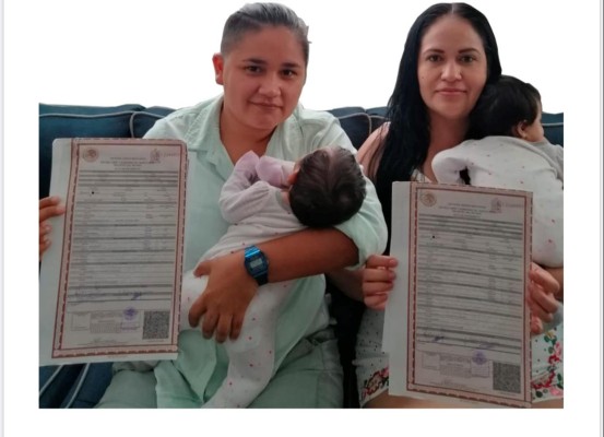 En Sinaloa no pudieron, pero pareja de mujeres logra registrar a sus bebés en Nuevo León