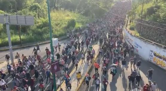 Caravana migrante parte de Tapachula, Chiapas, rumbo a la CDMX
