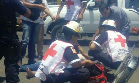 Se impacta motociclista contra unidad de transporte por la Ejército Mexicano y Pesqueira en Mazatlán