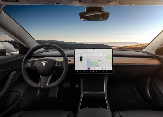 Tesla añadirá Netflix y YouTube al infotenimiento de sus coches
