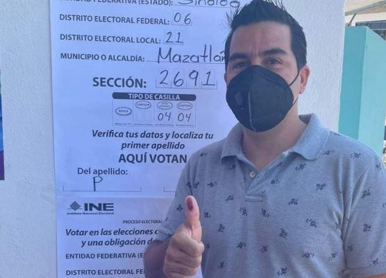 Salen mazatlecos a emitir su voto
