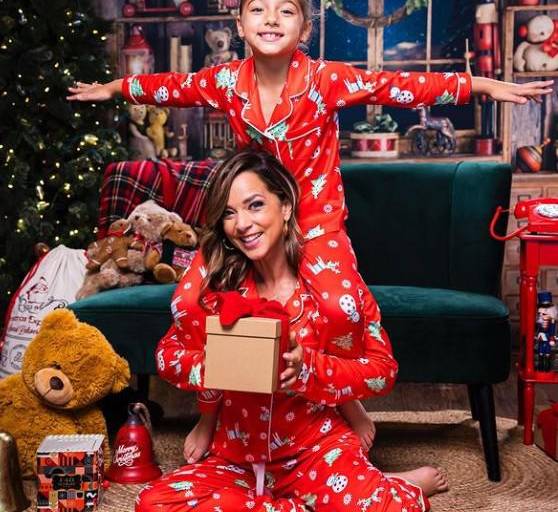 Disfrutan famosos una Navidad en familia