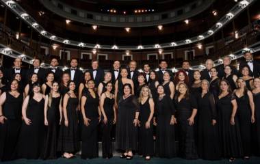 María Murillo, directora del Coro Ángela Peralta, invita a mayores de 15 años a participar en el Curso de Canto Gratuito.