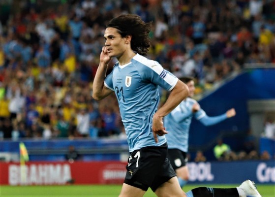 Uruguay vence a Chile con gol de Edinson Cavani