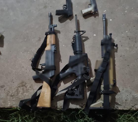 $!Detienen a cuatro con armas, drogas y equipo táctico en Navolato