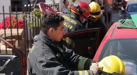 $!La adrenalina de salvar vidas se convierte en una adicción: Emir Chávez, ‘Bombero del Año’ en Culiacán