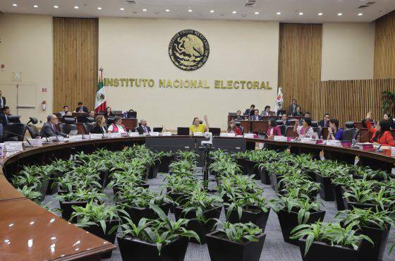 Sesión General del INE donde aprueban lineamientos para la convocatoria de las Elecciones 2024.