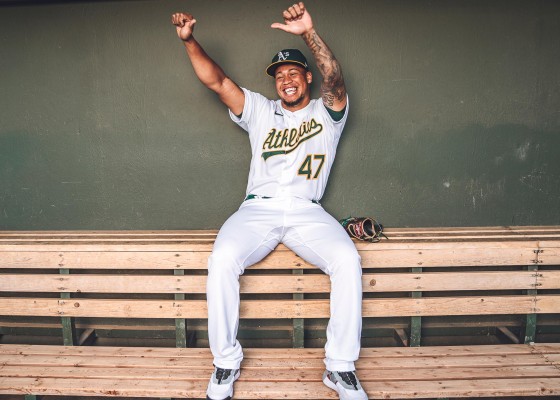 Frankie Montás abrirá en el Día Inaugural. (Fotos: Twitter @atleticos)