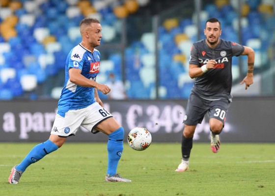 Chucky Lozano ve desde la banca la remontada del Napoli ante el Udinese