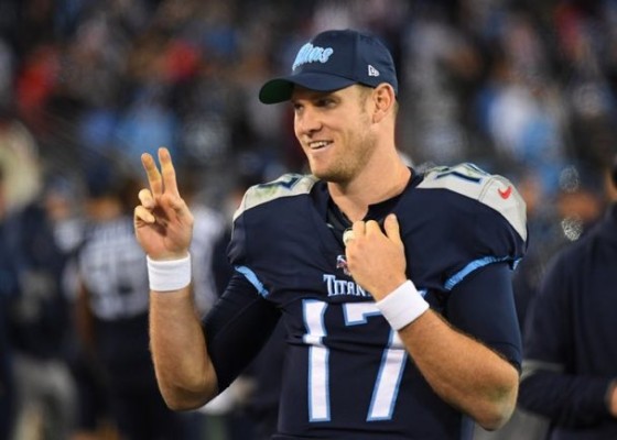 Ryan Tannehill se queda con Titanes.