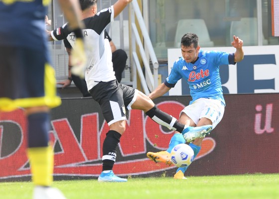 El Napoli, con Chucky Lozano como titular, inicia la temporada con victoria 2-0 ante el Parma