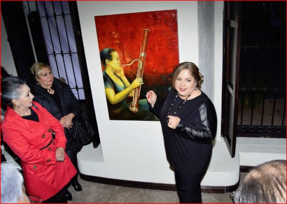 María Elena Torres hace un homenaje a los músicos con su obra Fragmentos de Armonías, que expone en Mocorito.