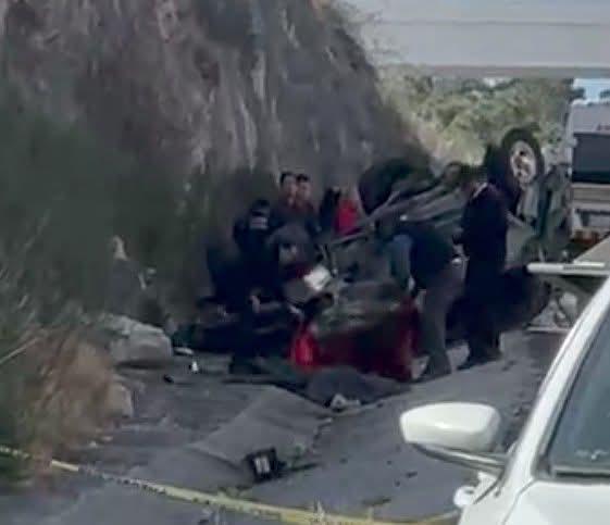 $!Mueren 4 miembros de familia mazatleca en volcadura en la Durango-Mazatlán