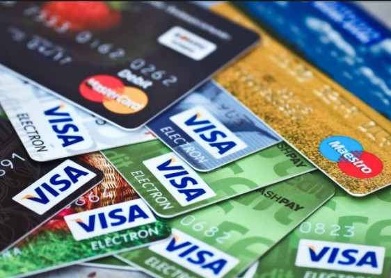 ¿Sabe qué recomendaciones seguir antes de contratar una tarjeta de crédito?