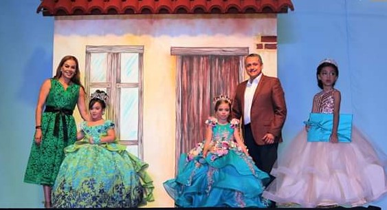 En Rosario, Nicole I y Grettel I son coronadas como reinas infantiles de la Feria de la Primavera