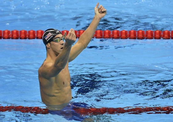 Agranda Michael Phelps su leyenda